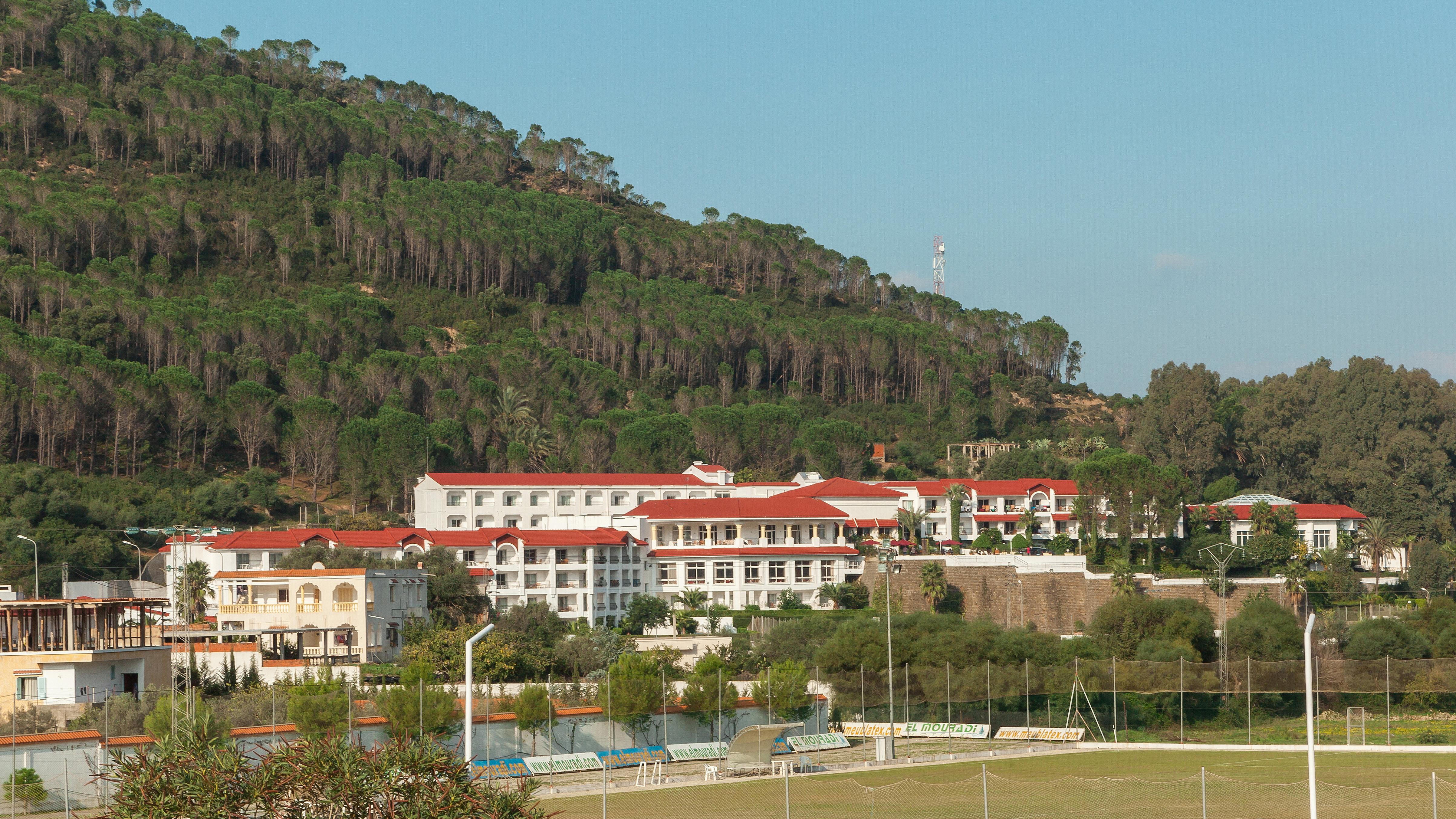 Hotel El Mouradi Hammam Bourguiba Ain Draham Exterior foto